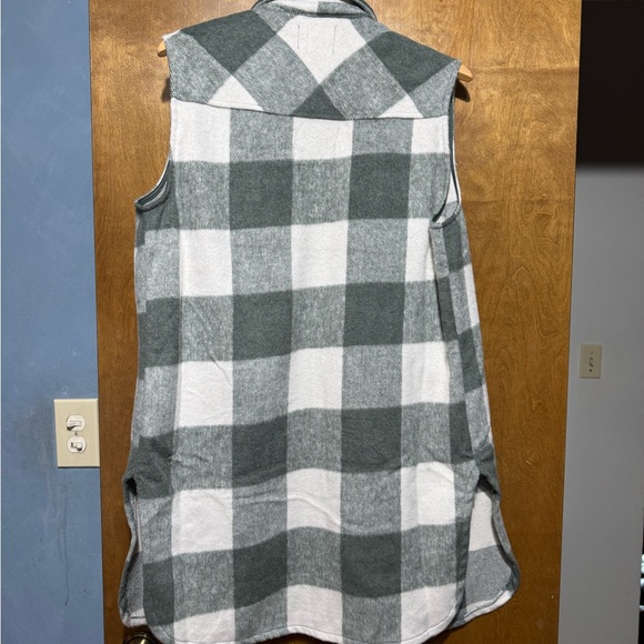 Sleeveless plaid shacket - Picture 3 of 3